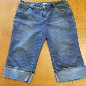 Women's Capri Jeans w/Pockets & Cuffs Size 22W